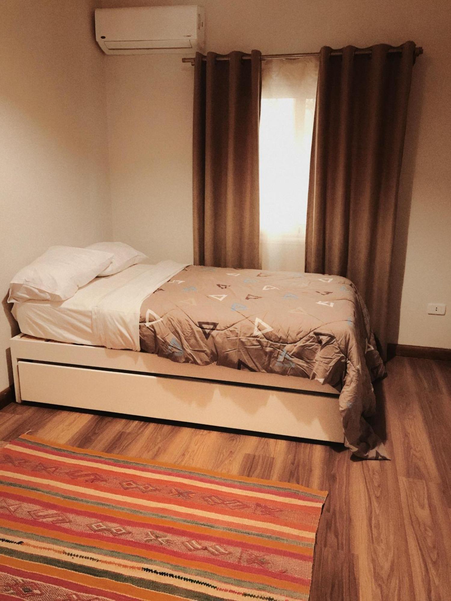 Auc Area Apartment *
